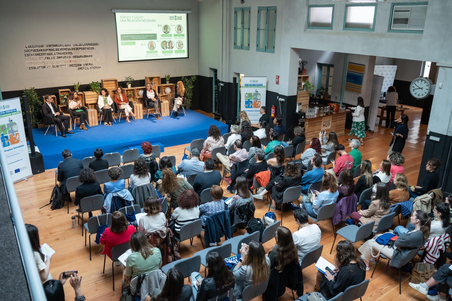 Eventos de Acción contra el  Hambre - Público en una conferencia - Gente Asistentes