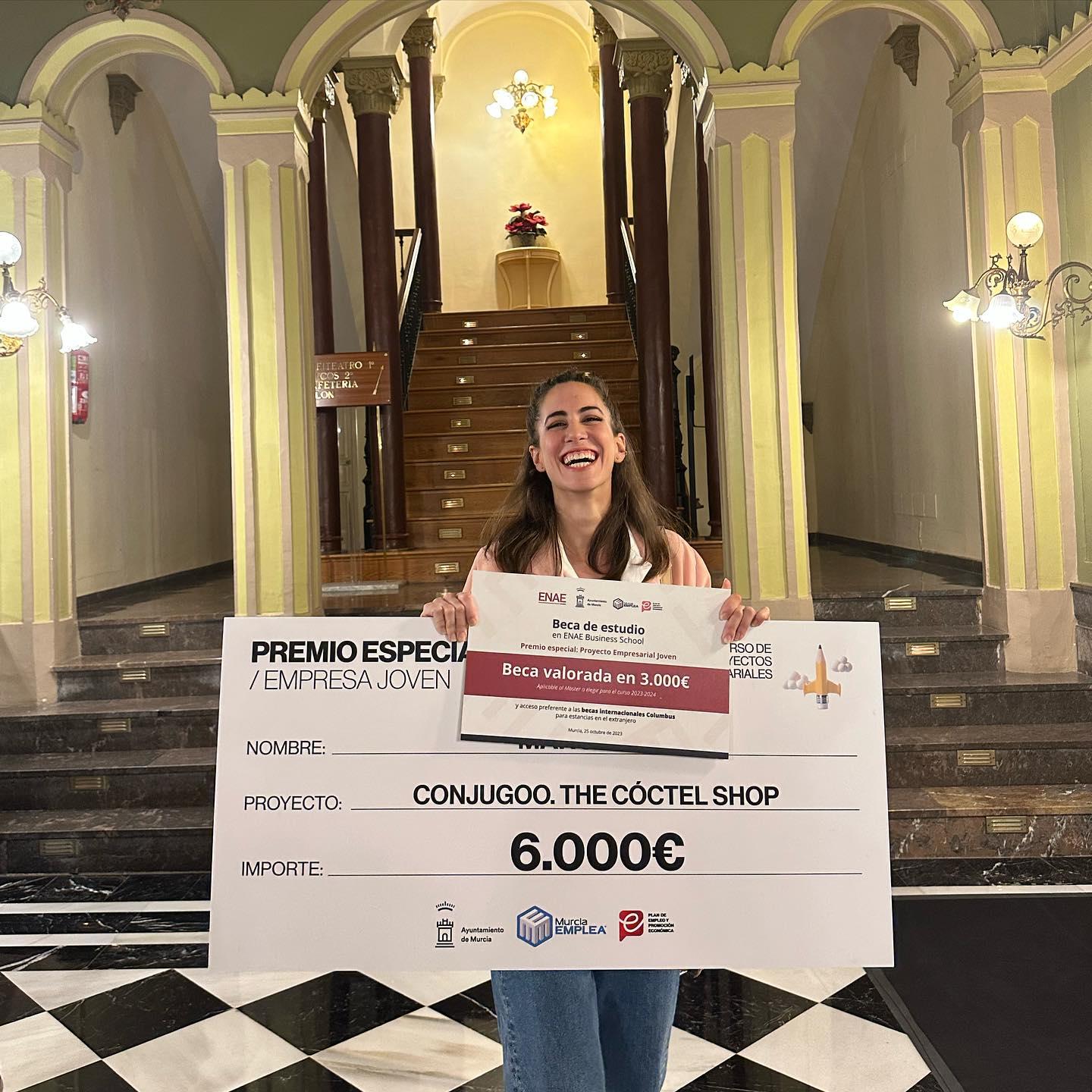 Ganadora premio efectivo - Estefania emprendedora del restaurante Conjugoo - Programa Generación IN Acción contra el Hambre