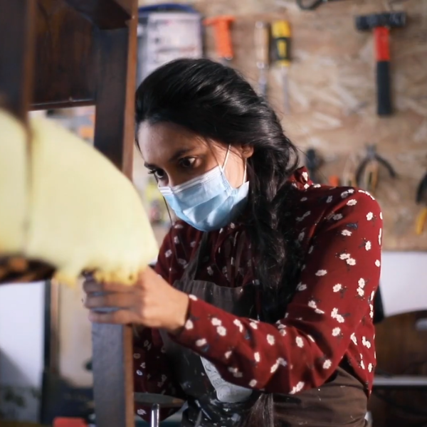 Mujer trabajando - Contratación Social contra la exclusión - Empresas Instituciones - Acción contra el Hambre