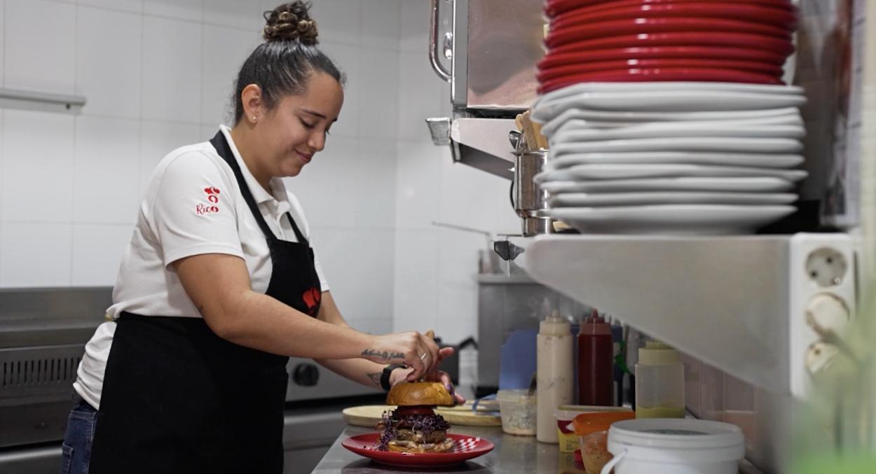 Vives Emprende-Cocinera-SectorAlimentario-Accion Social Espana-Saborealo Rico