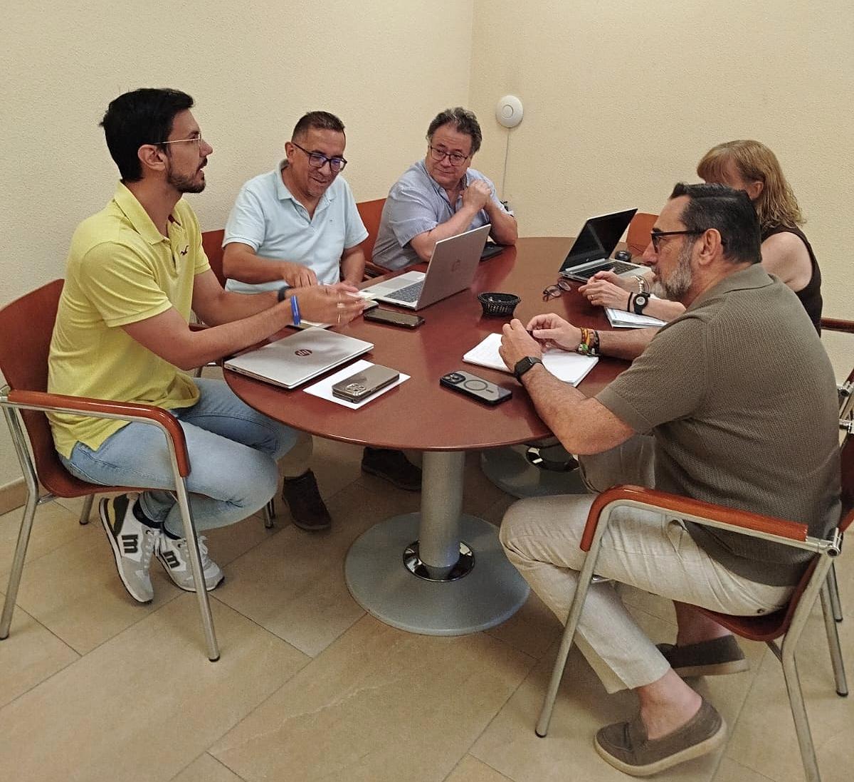 Empleo-Emprendimiento-Seseña-Castilla-LaMancha-España-AccioncontraHambre-GenteReunida