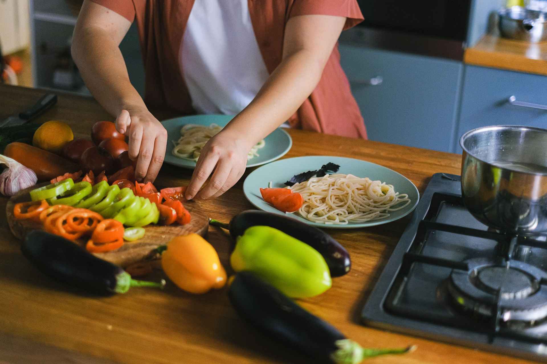 Persona-Cocinando-Alimentacion-Saludable-Trucos-CampusEmpleo-AccioncontraHambre