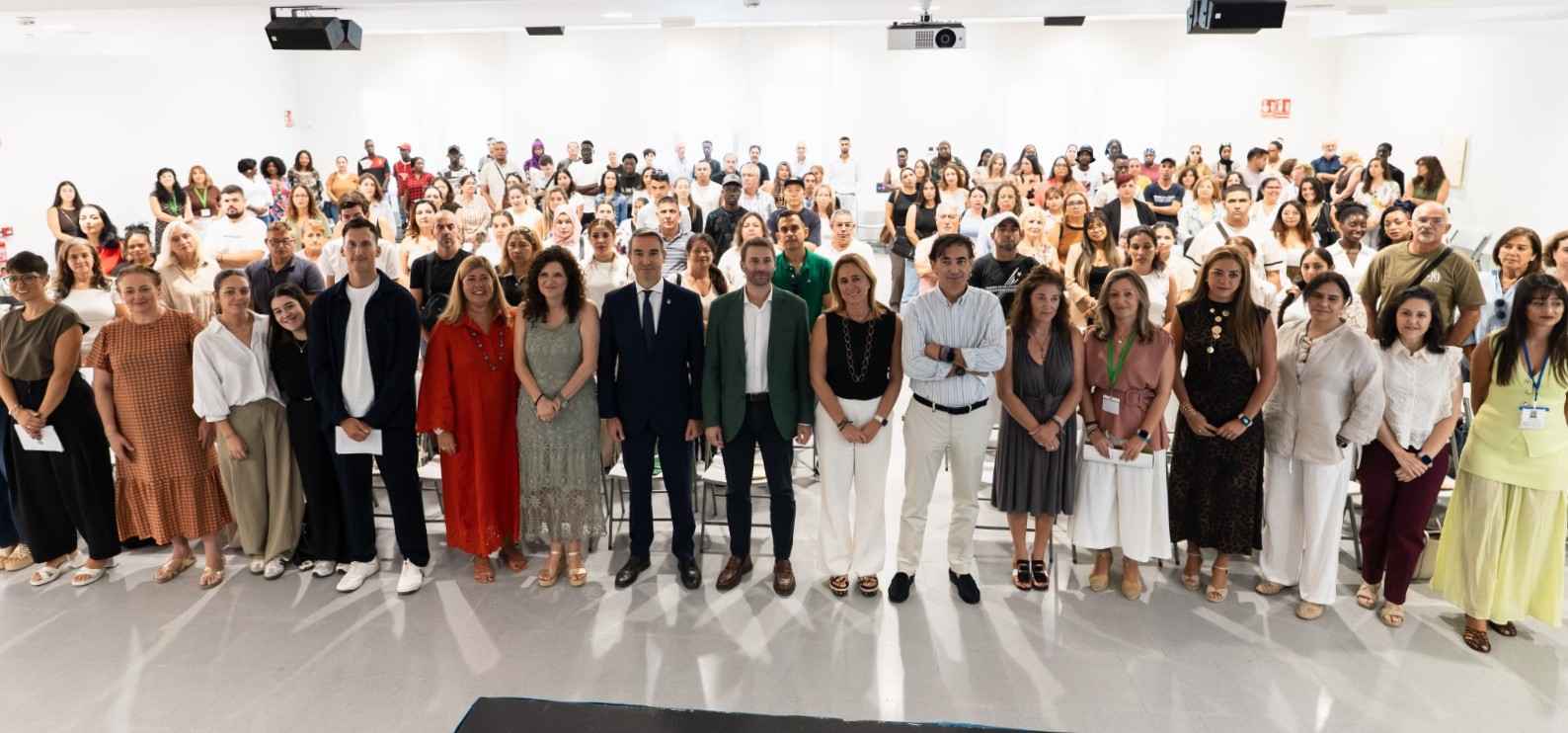 FotoGrupal-Asistentes-RoquetasdeMar-Almeria-FeriaEmpleo-AccioncontraHambre-2026