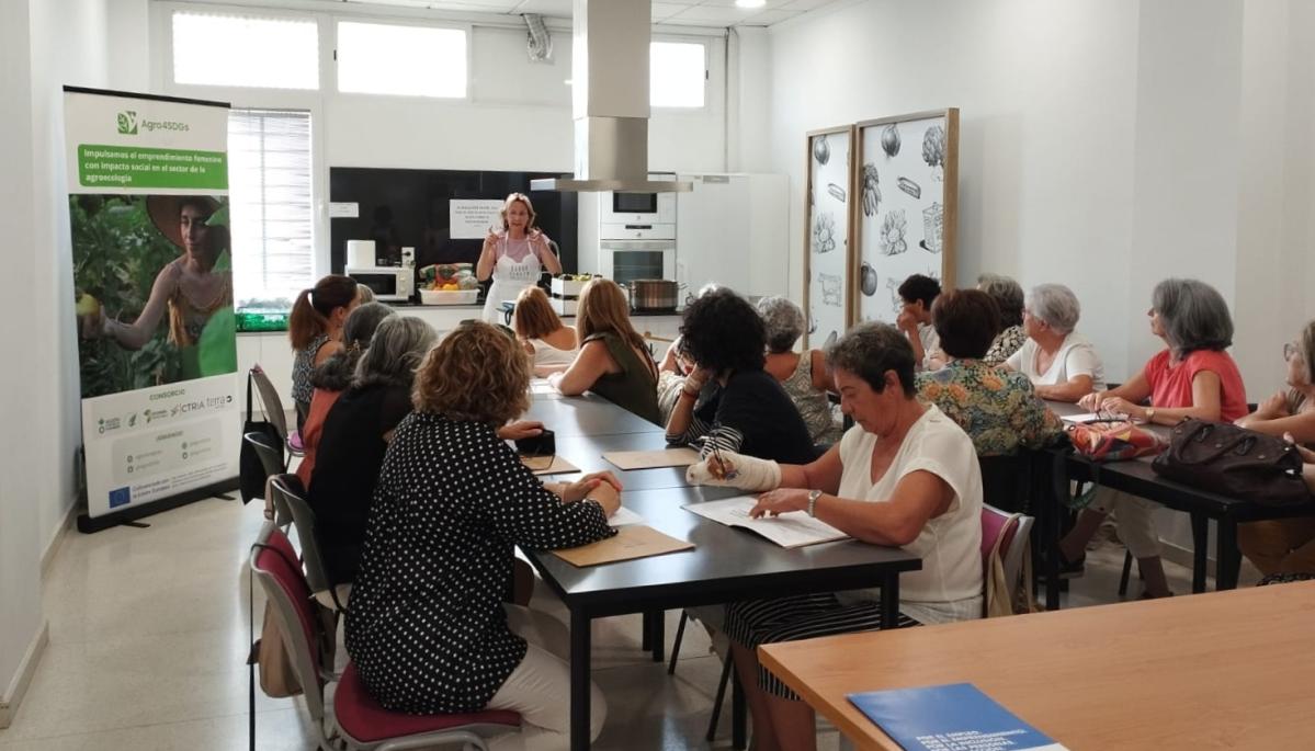 Mujeres participantes en el taller de preparación de conservas - Emprendimiento femenino en el mundo rural - Agro4SDGs - Acción contra el Hambre