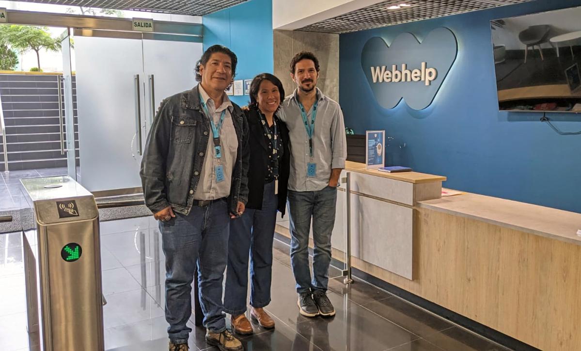 Giovanni Mellone en Perú - Tres hombres posando - Lima - Proyectos Internacionales - Salto ASE a otros países - Internacional Acción contra el Hambre