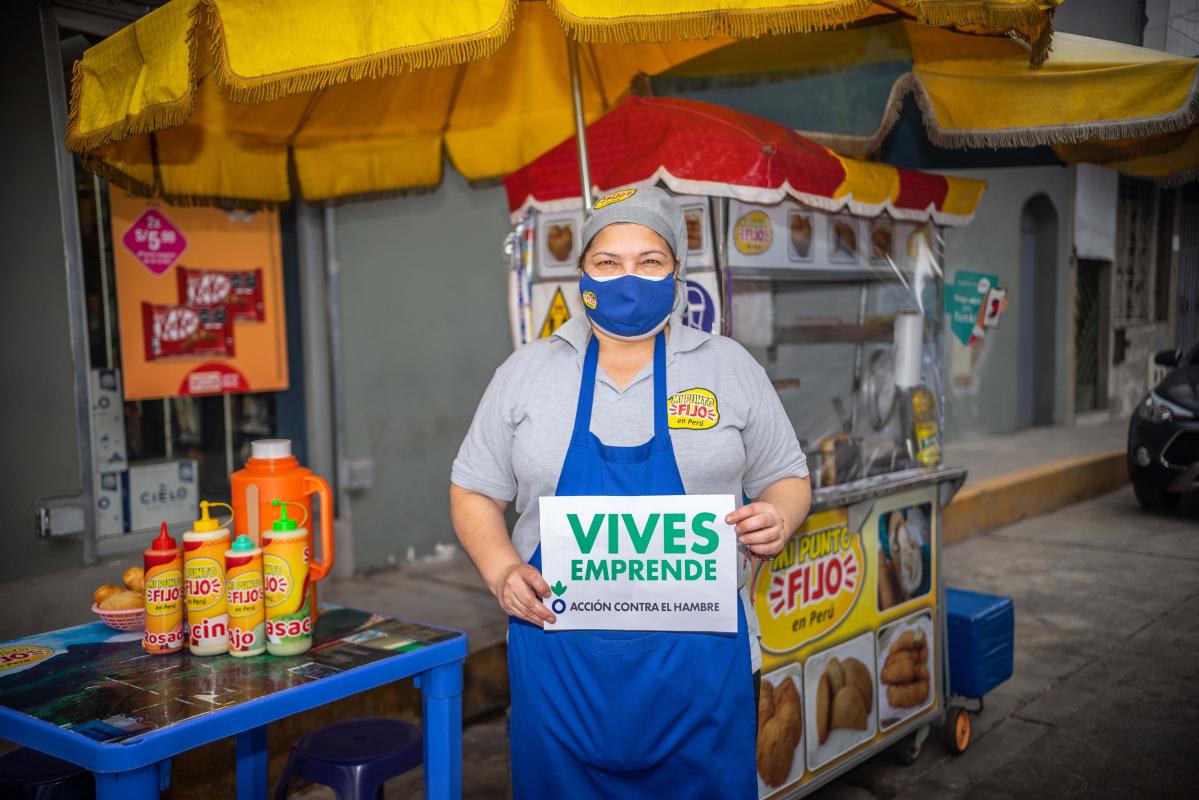 Emprendimiento mujer puesto callejero comida Perú Lima - acción contra el Hambre proyectos internacionales