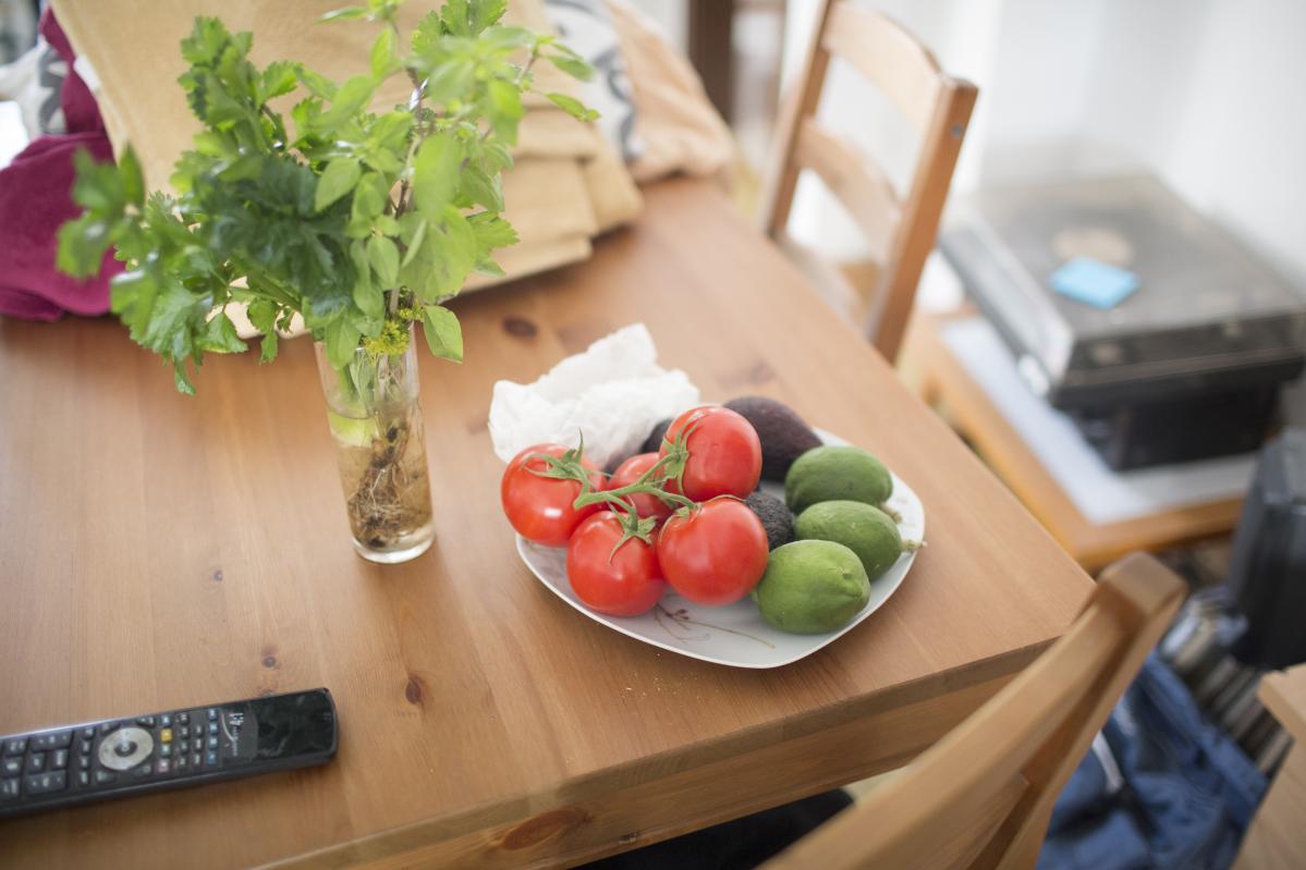 Fruta-verduras-mesa-alimentacion-saludable-derechoalimentacion-accioncontrahambre-2025