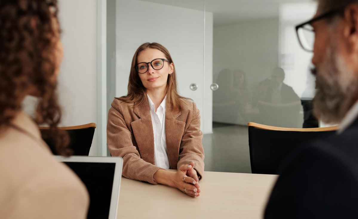 Mujer-EntrevistaEmpleo-PrimerosPasos-Empleo