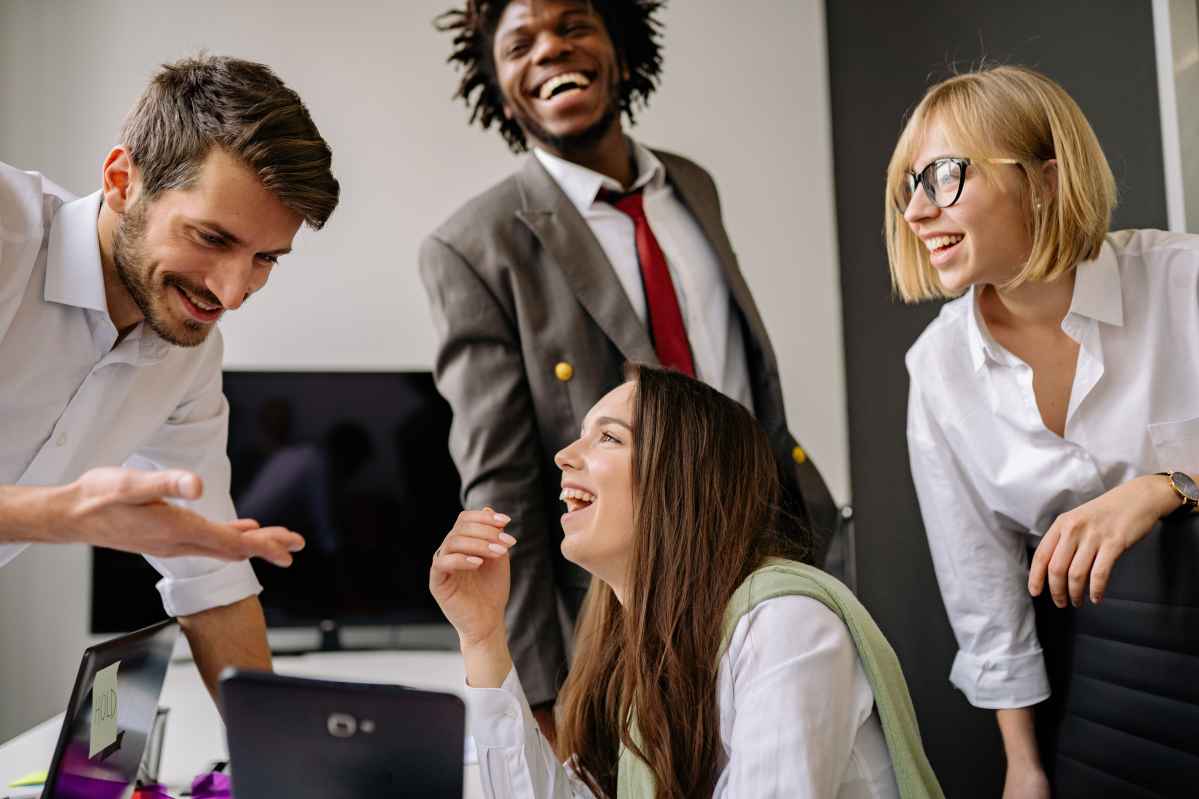 Compañeros-Trabajo-Empleo-BuenClimaLaboral-BienestarEmocional-Campus-AccioncontraHambre
