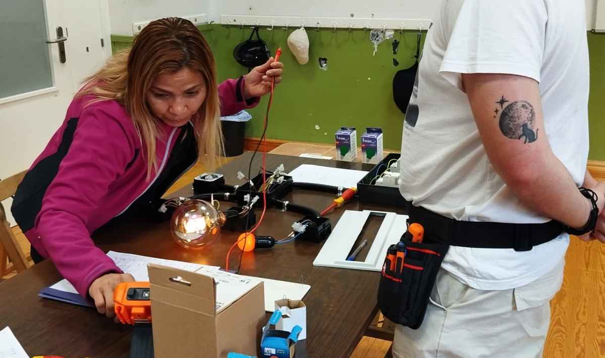 EscuelaEmpleo-ClaseElectronica-Digital-LaRioja-SantoDomingLaCalzada-España-2026-InsercionLaboral